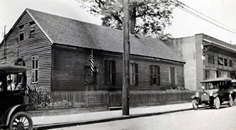 A photograph of the John Gray Blount house in Washington, N.C., circa 1910-1920.
