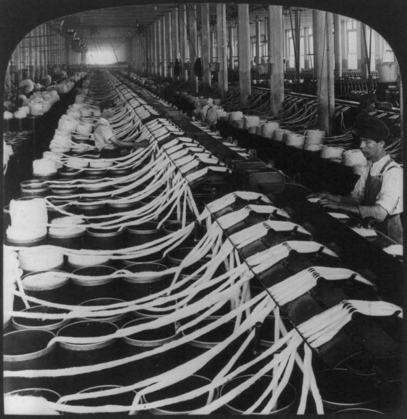 Making yarn in a cotton mill Making yarn in a cotton mill
