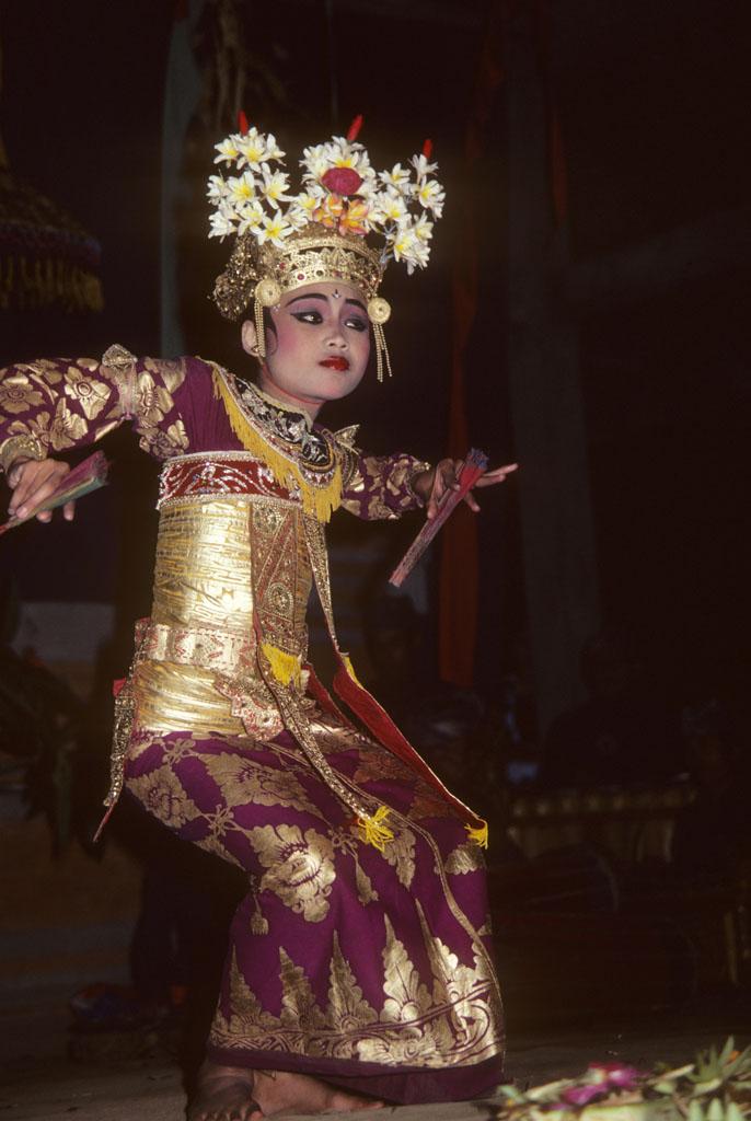 <img typeof="foaf:Image" src="http://statelibrarync.org/learnnc/sites/default/files/images/bali_232.jpg" width="686" height="1024" alt="Balinese girl dressed in purple and gold costume" title="Balinese girl dressed in purple and gold costume" /> <img typeof="foaf:Image" src="http://statelibrarync.org/learnnc/sites/default/files/images/bali_232.jpg" width="686" height="1024" alt="Balinese girl dressed in purple and gold costume" title="Balinese girl dressed in purple and gold costume" />