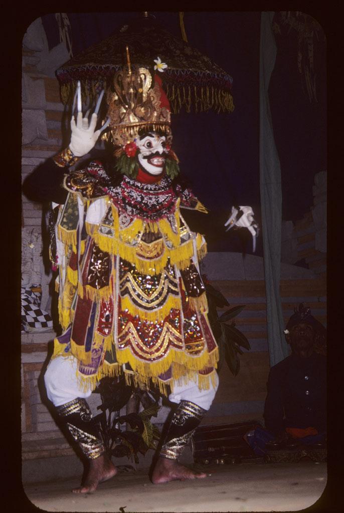 <img typeof="foaf:Image" src="http://statelibrarync.org/learnnc/sites/default/files/images/bali_240.jpg" width="686" height="1024" alt="Masked male dancer" title="Masked male dancer" /> <img typeof="foaf:Image" src="http://statelibrarync.org/learnnc/sites/default/files/images/bali_240.jpg" width="686" height="1024" alt="Masked male dancer" title="Masked male dancer" />