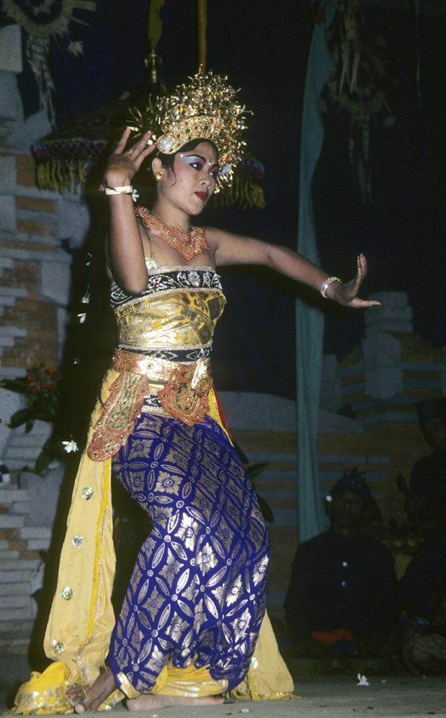 <img typeof="foaf:Image" src="http://statelibrarync.org/learnnc/sites/default/files/images/bali_244.jpg" width="636" height="1024" alt="Balinese woman dances" title="Balinese woman dances" /> <img typeof="foaf:Image" src="http://statelibrarync.org/learnnc/sites/default/files/images/bali_244.jpg" width="636" height="1024" alt="Balinese woman dances" title="Balinese woman dances" />
