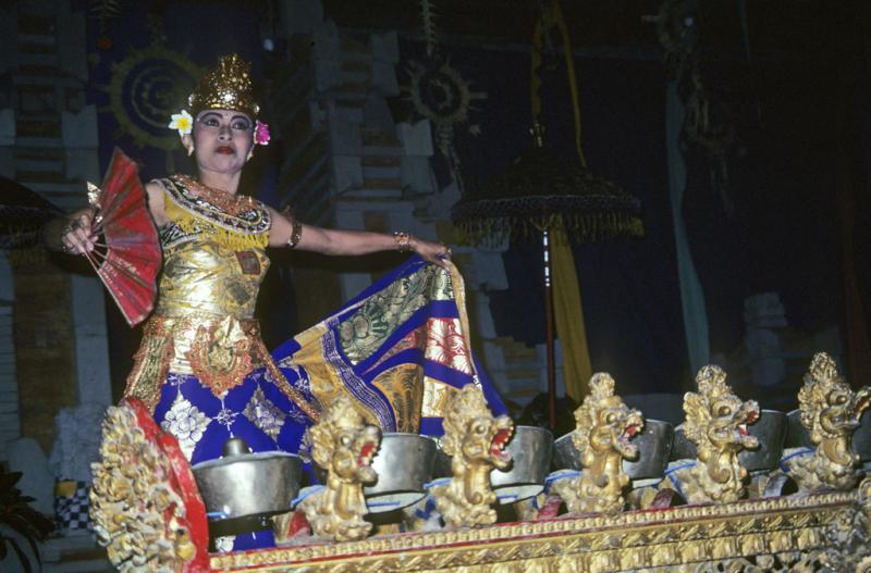 <img typeof="foaf:Image" src="http://statelibrarync.org/learnnc/sites/default/files/images/bali_246.jpg" width="1024" height="675" alt="Female Balinese dancer" title="Female Balinese dancer" /> <img typeof="foaf:Image" src="http://statelibrarync.org/learnnc/sites/default/files/images/bali_246.jpg" width="1024" height="675" alt="Female Balinese dancer" title="Female Balinese dancer" />