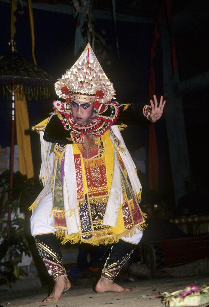 <img typeof="foaf:Image" src="http://statelibrarync.org/learnnc/sites/default/files/images/bali_249.jpg" width="699" height="1024" alt="Young Balinese male dancer" title="Young Balinese male dancer" /> <img typeof="foaf:Image" src="http://statelibrarync.org/learnnc/sites/default/files/images/bali_249.jpg" width="699" height="1024" alt="Young Balinese male dancer" title="Young Balinese male dancer" />