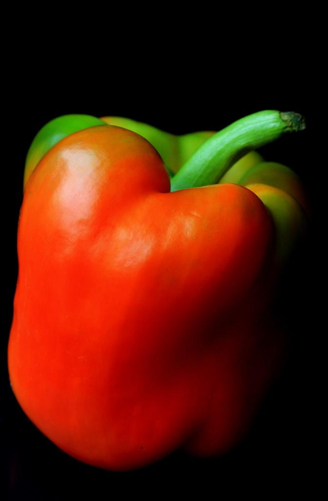 <img typeof="foaf:Image" src="http://statelibrarync.org/learnnc/sites/default/files/images/pepper.jpg" width="672" height="1024" alt="Ripening bell pepper" title="Ripening bell pepper" /> <img typeof="foaf:Image" src="http://statelibrarync.org/learnnc/sites/default/files/images/pepper.jpg" width="672" height="1024" alt="Ripening bell pepper" title="Ripening bell pepper" />