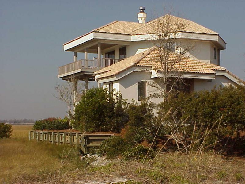 <img typeof="foaf:Image" src="http://statelibrarync.org/learnnc/sites/default/files/images/salt_marsh_living.jpg" width="1024" height="768" alt="Living on a salt marsh" title="Living on a salt marsh" /> <img typeof="foaf:Image" src="http://statelibrarync.org/learnnc/sites/default/files/images/salt_marsh_living.jpg" width="1024" height="768" alt="Living on a salt marsh" title="Living on a salt marsh" />