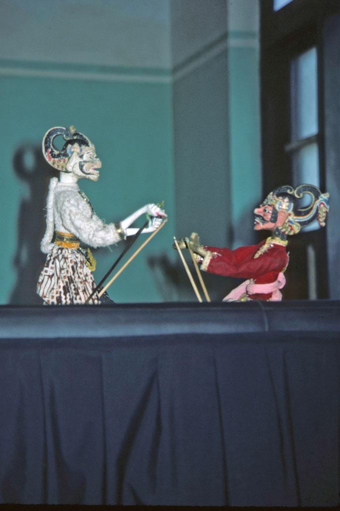 <img typeof="foaf:Image" src="http://statelibrarync.org/learnnc/sites/default/files/images/thai_rama_109.jpg" width="683" height="1024" alt="Hanuman and demon king Ravana wooden puppets in battle " title="Hanuman and demon king Ravana wooden puppets in battle " />