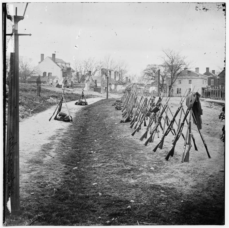<img typeof="foaf:Image" src="http://statelibrarync.org/learnnc/sites/default/files/images/weapons.jpg" width="1024" height="1020" alt="Row of Union rifles, 1865" title="Row of Union rifles, 1865" />