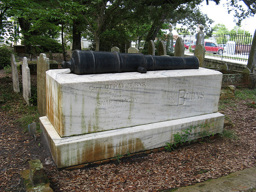 The tomb of Otway Burns at the Old Burying Ground in Beaufort, N.C. Image courtesy Flickr user QMichelle.