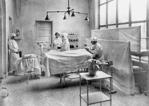 Operating room at Rex Hospital in Raleigh, ca. 1923. North Carolina Collection, University of North Carolina at Chapel Hill Library.