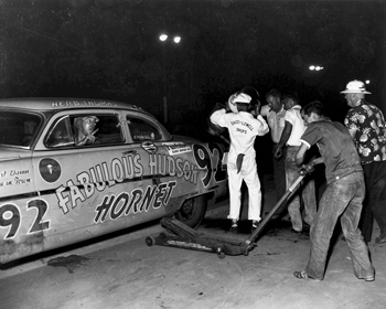 Driver Herb Thomas of Sanford and his pit crew during a race in 1954. Courtesy of North Carolina Office of Archives and History, Raleigh.