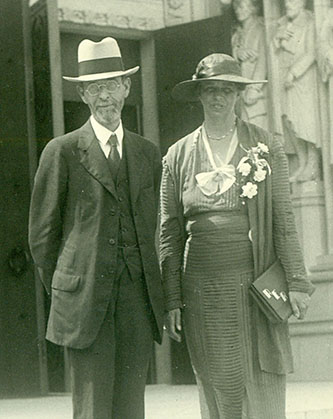 A photograph of William Preston Few with first lady Eleanor Roosevel on the steps of Duke Chapel on June 11, 1934
