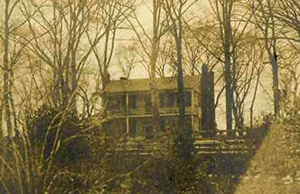 Photograph of the Winnabow Plantation house, circa 1900-1915, the birthplace of  Daniel Lindsay Russell, Jr. Image from the North Carolina Museum of History.