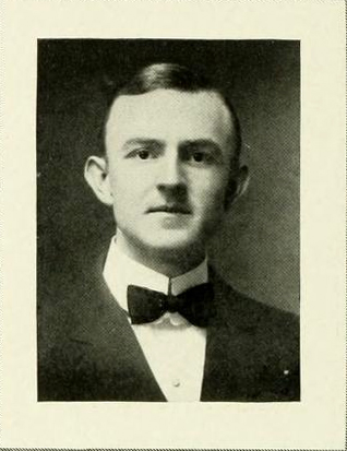 Senior portrait of Archibald Wiggins from the 1913 University of North Carolina yearbook <i>The Yackety Yack</i>, published by the Dialectic and Philanthropic Literary Societies and Fraternities. Presented on DigitalNC. 