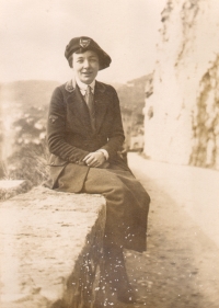 Nell Battle Lewis, circa 1918. Image courtesy of UNC-Chapel Hill Libraries. 