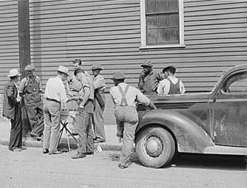 Peddler selling patent medicines to farmers outside warehouse on opening day of tobacco market in Mebane, North Carolina, where many Caswell County farmers sell their tobacco at auction. Image courtesy of Library of Congress. 